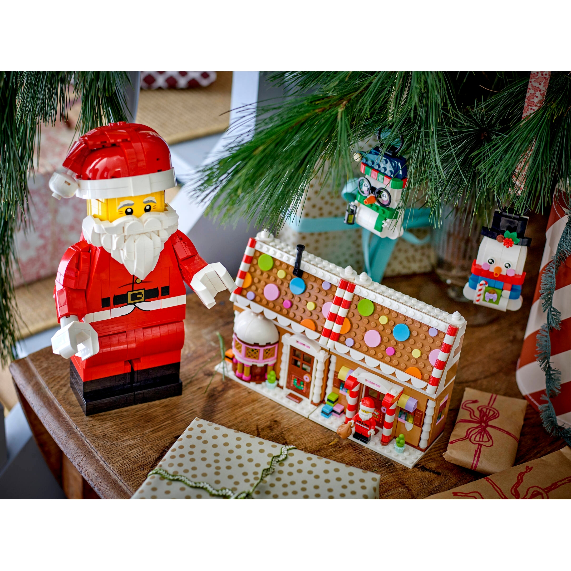 Up-Scaled Santa Minifigure - Image 6