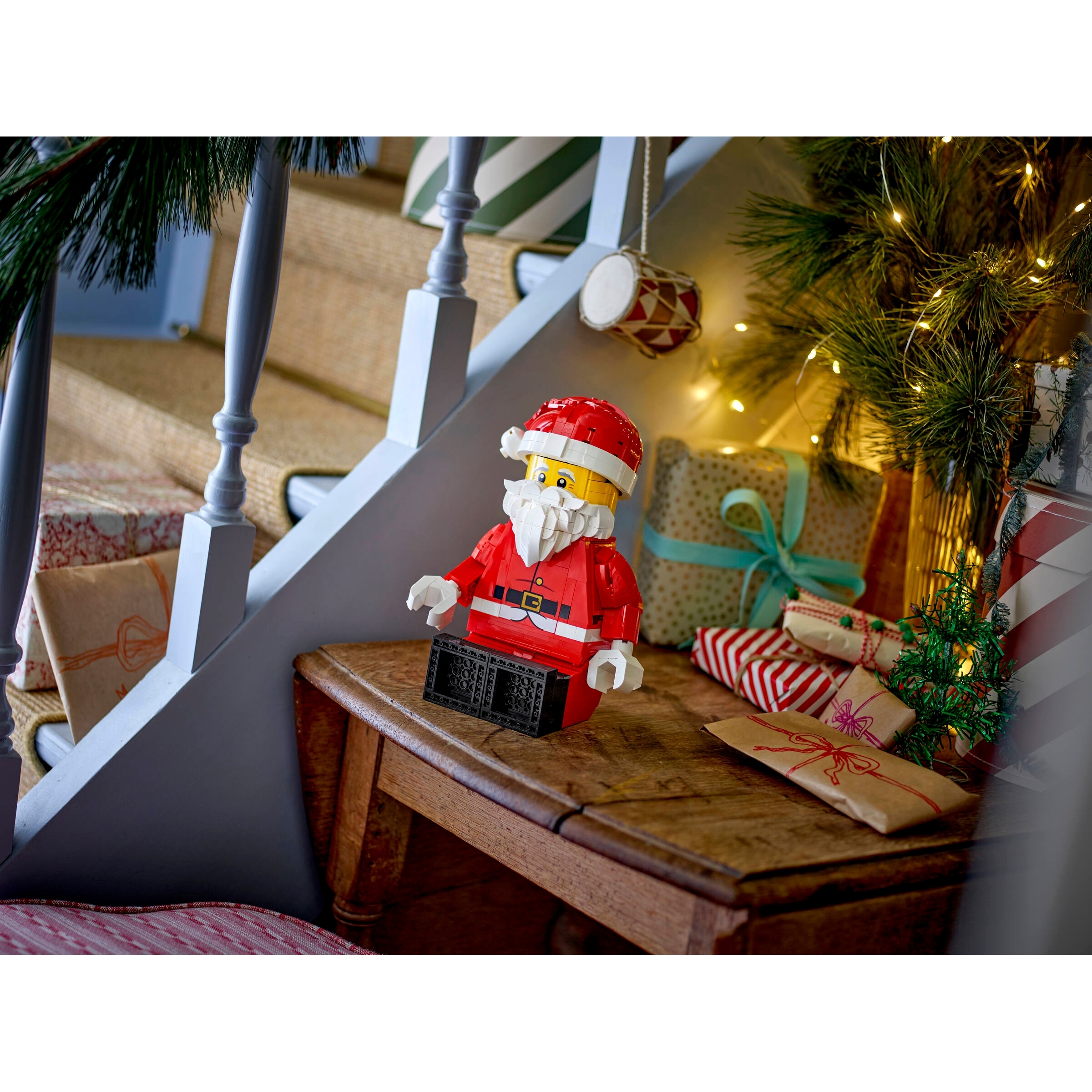 Up-Scaled Santa Minifigure - Image 4