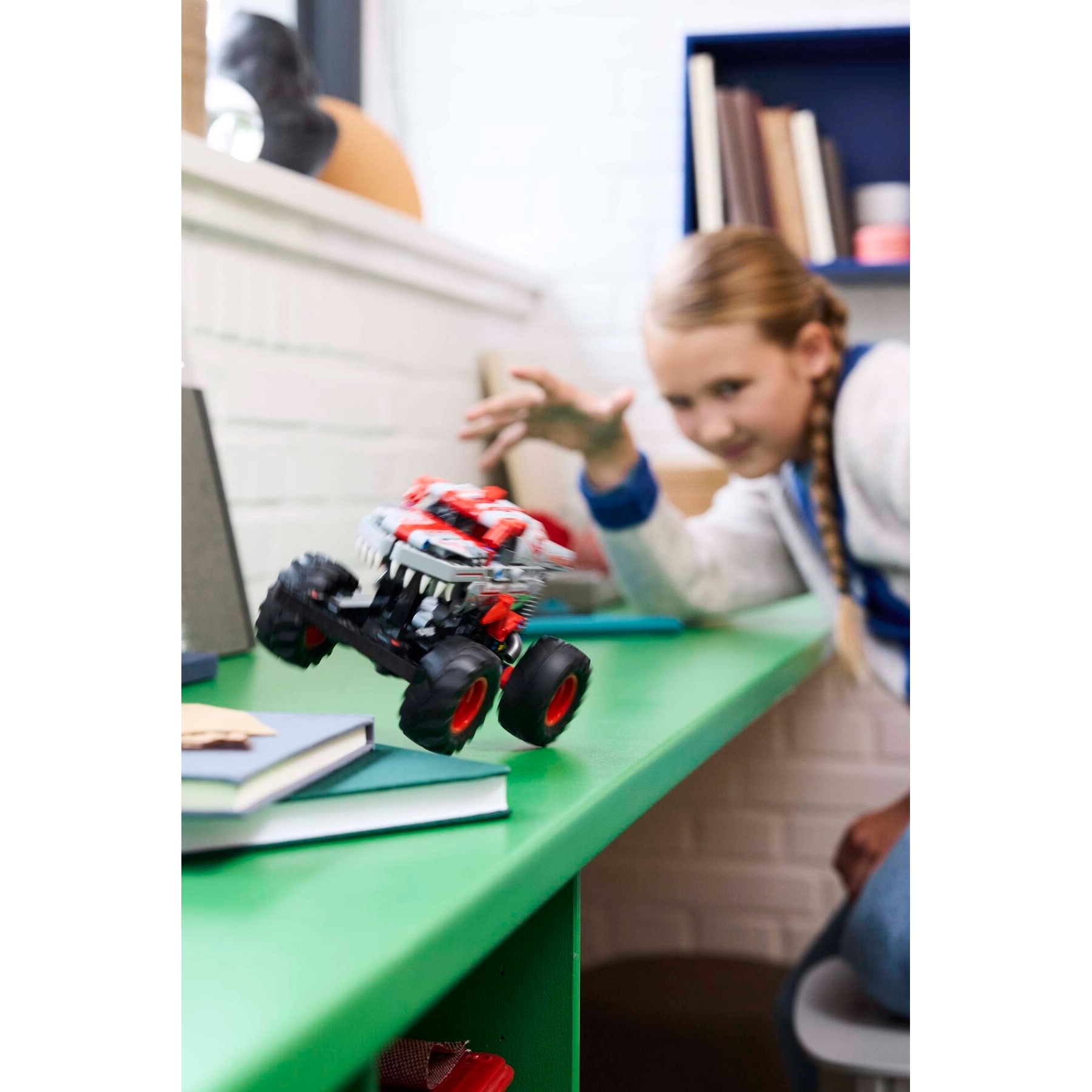 Monster Jam Thunderroarus Pull-Back - Image 7