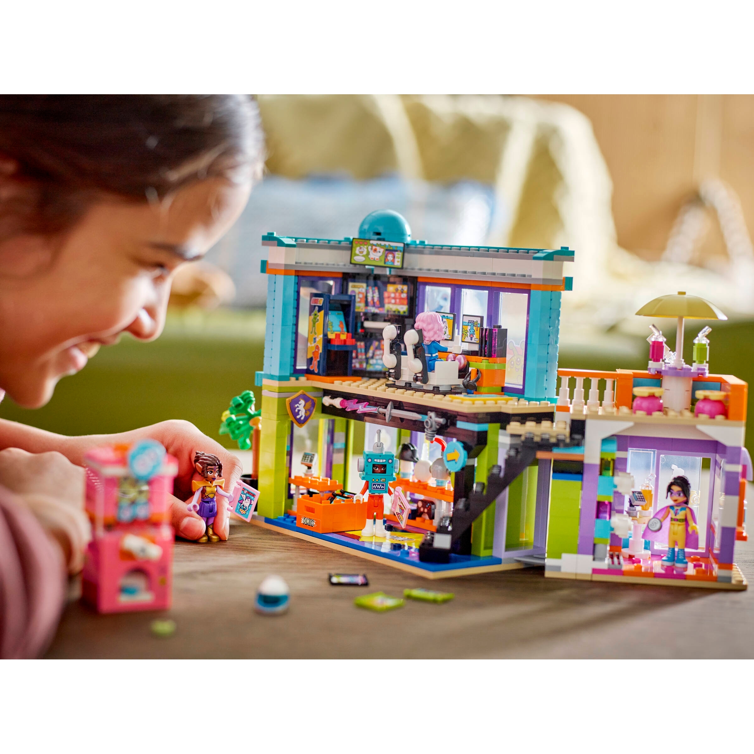 Comic Book And Game Store - Image 11