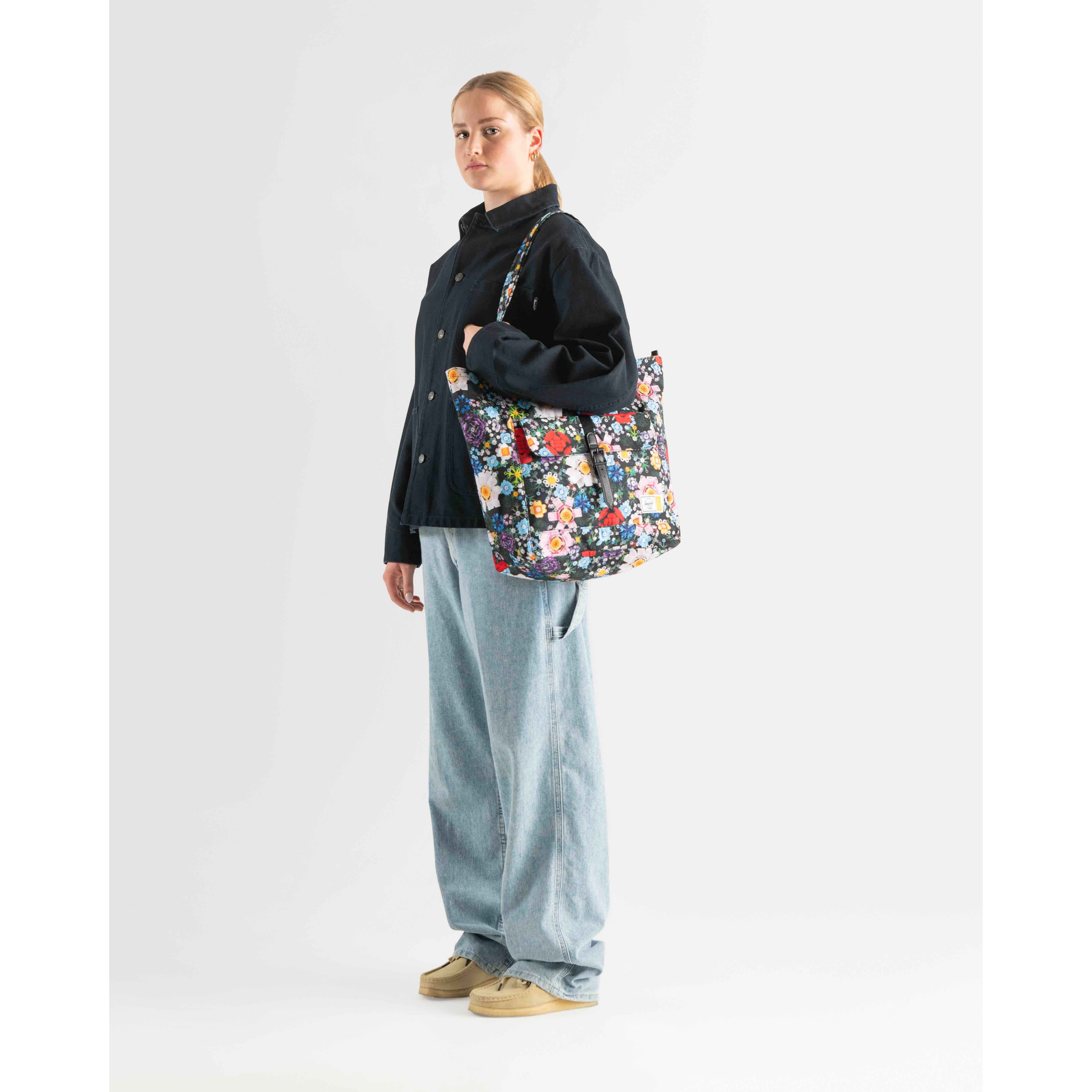 Herschel Retreat Tote – Garden Floral - Image 4