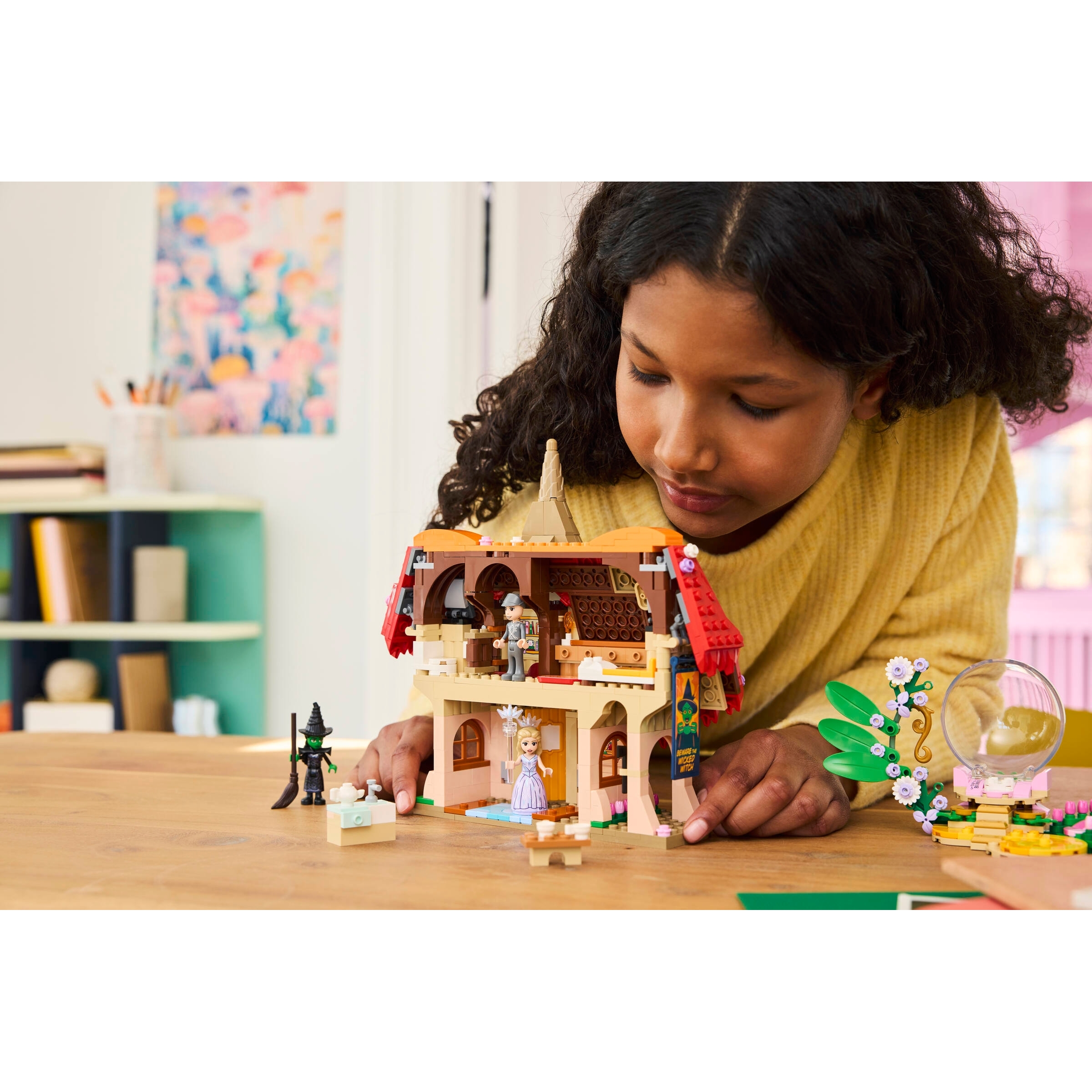 Glinda & Elphaba Visit Munchkinland - Image 8