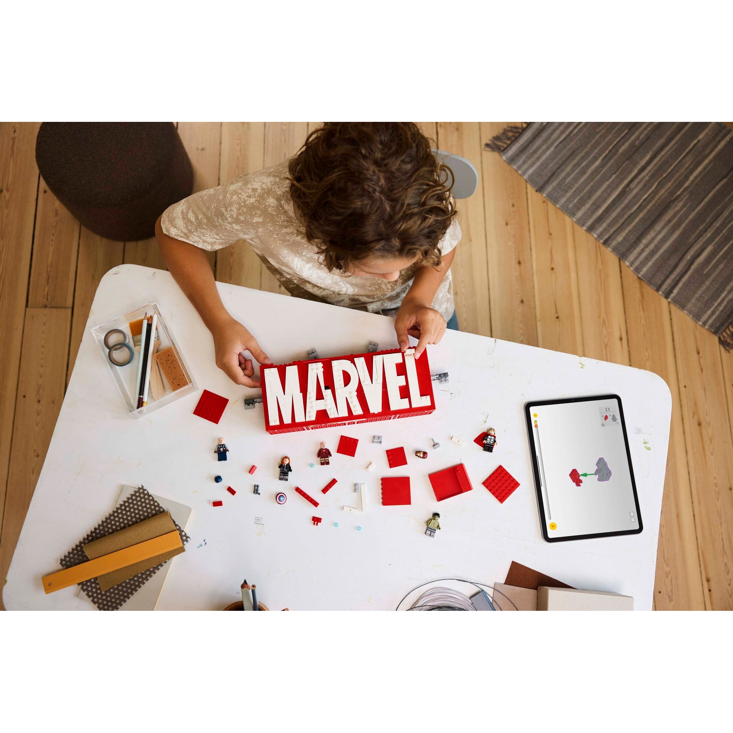 Marvel Logo & Minifigures - Image 8