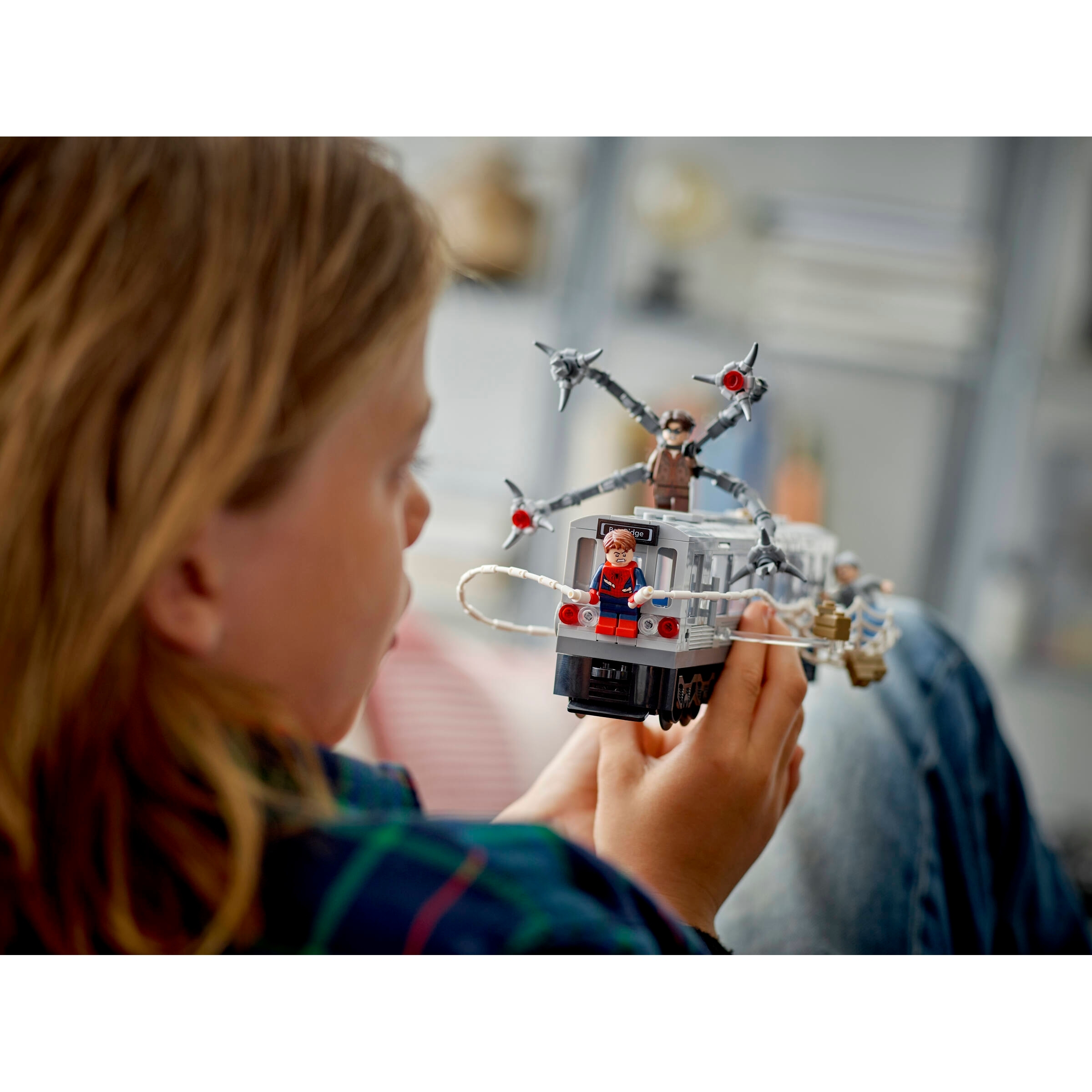 Spider-Man Vs. Doc Ock Subway Train Scene - Image 8