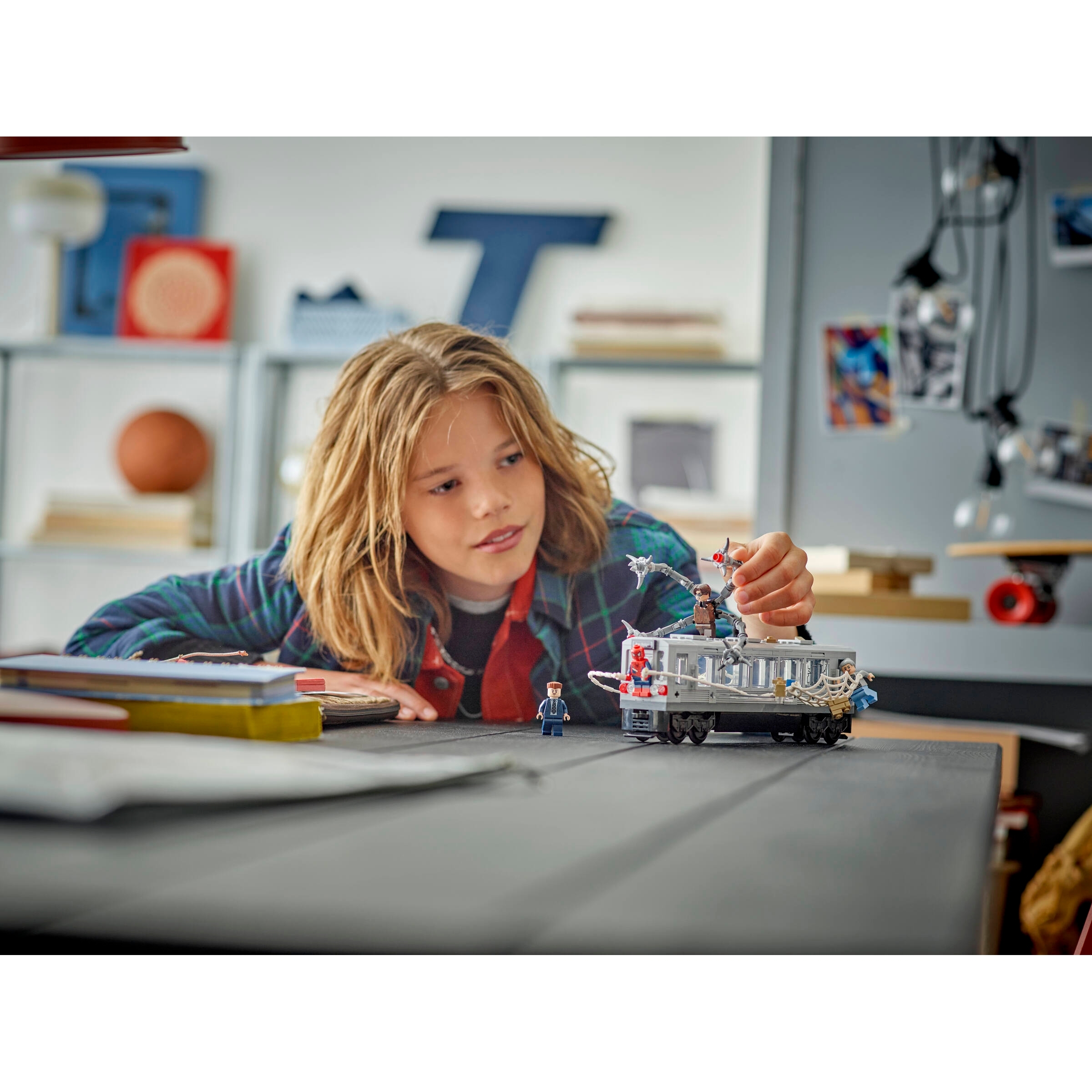 Spider-Man Vs. Doc Ock Subway Train Scene - Image 7